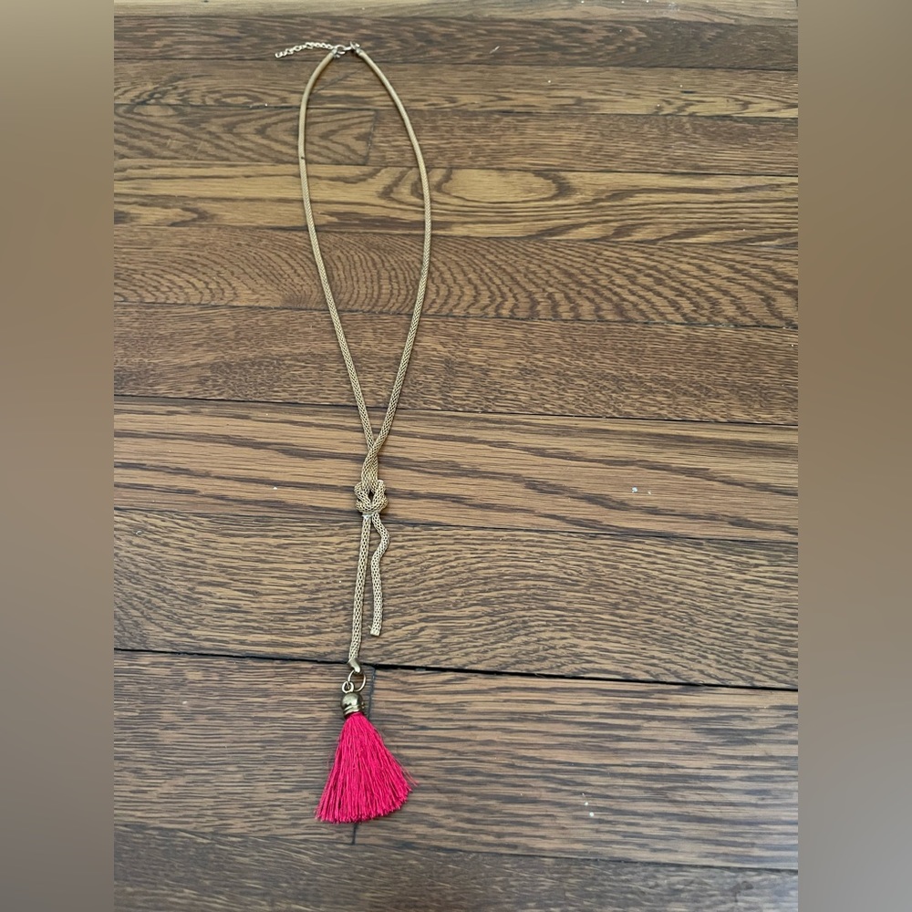 Tassel necklace in pink